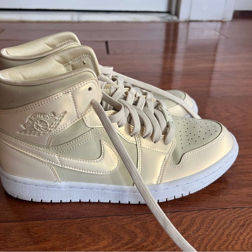 Air Jordan Women's “Lemon Yellow”